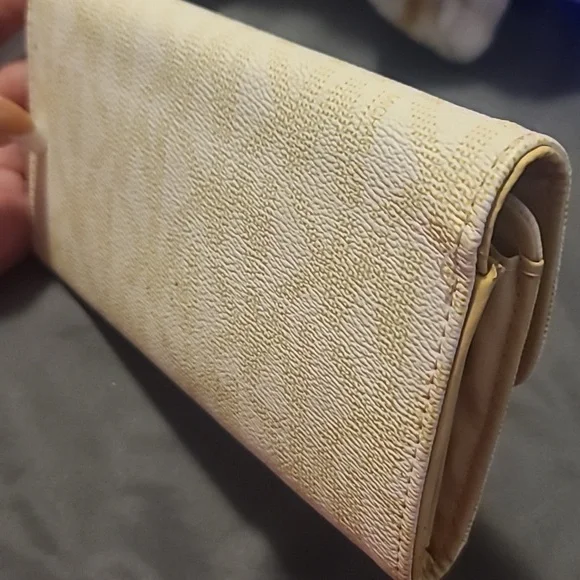 Michael Kors Wallet - Picture 3 of 9